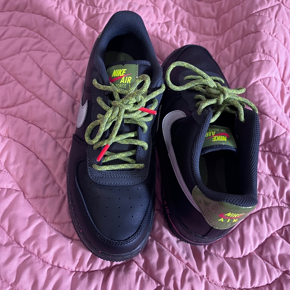Nike Men’s Black Sneakers with Neon Green Accents